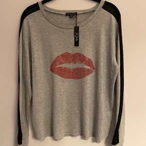 Crystal metallic red lips tee